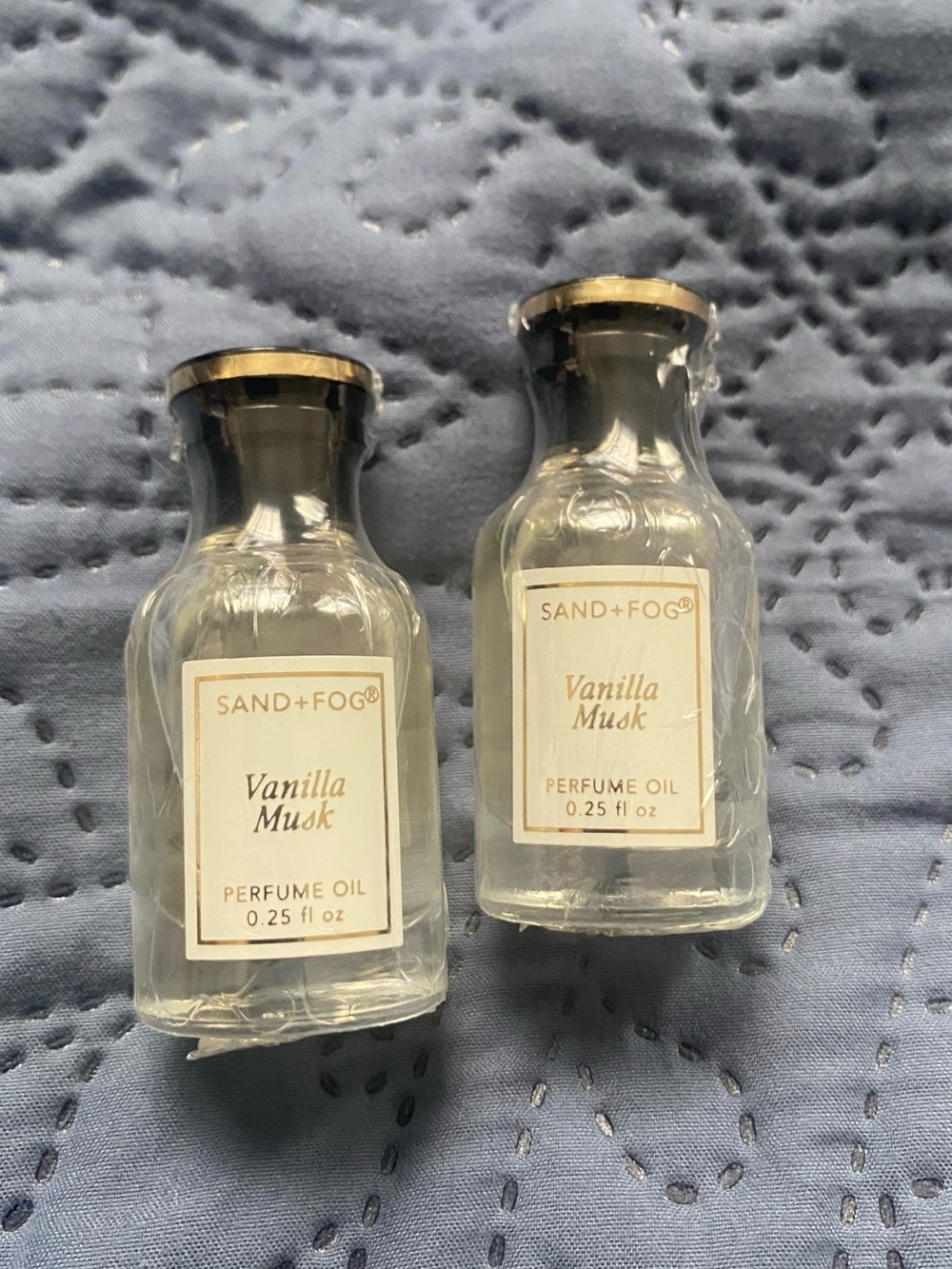 SAND + FOG Vanilla Musk Perfume Oil — Clear & Gold Bottle, 0.25 fl oz (2)